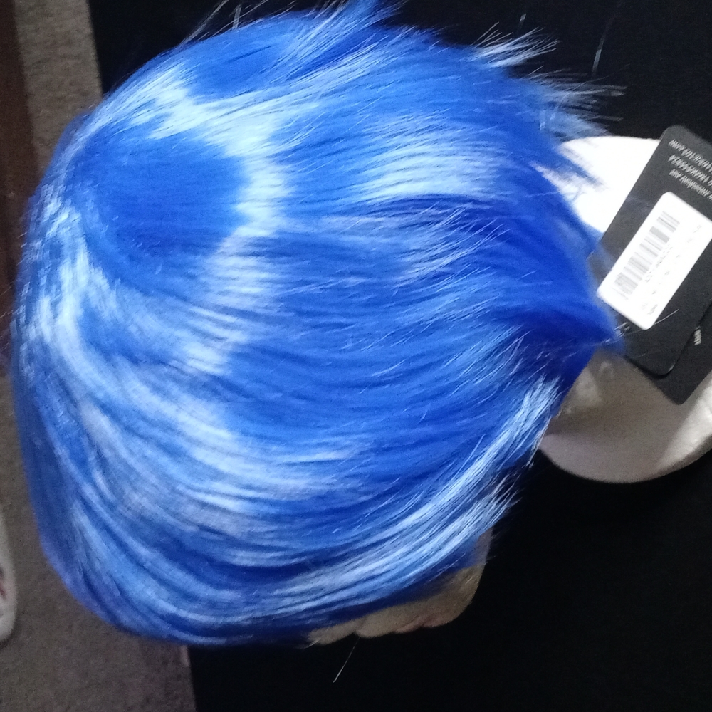 blue wig - Picture 3 of 7